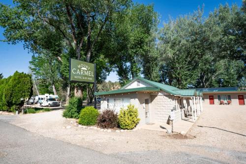 Zion National Park East Entrance Hotel | Mount Carmel Motel & RV Near Zion NP Bryce Room