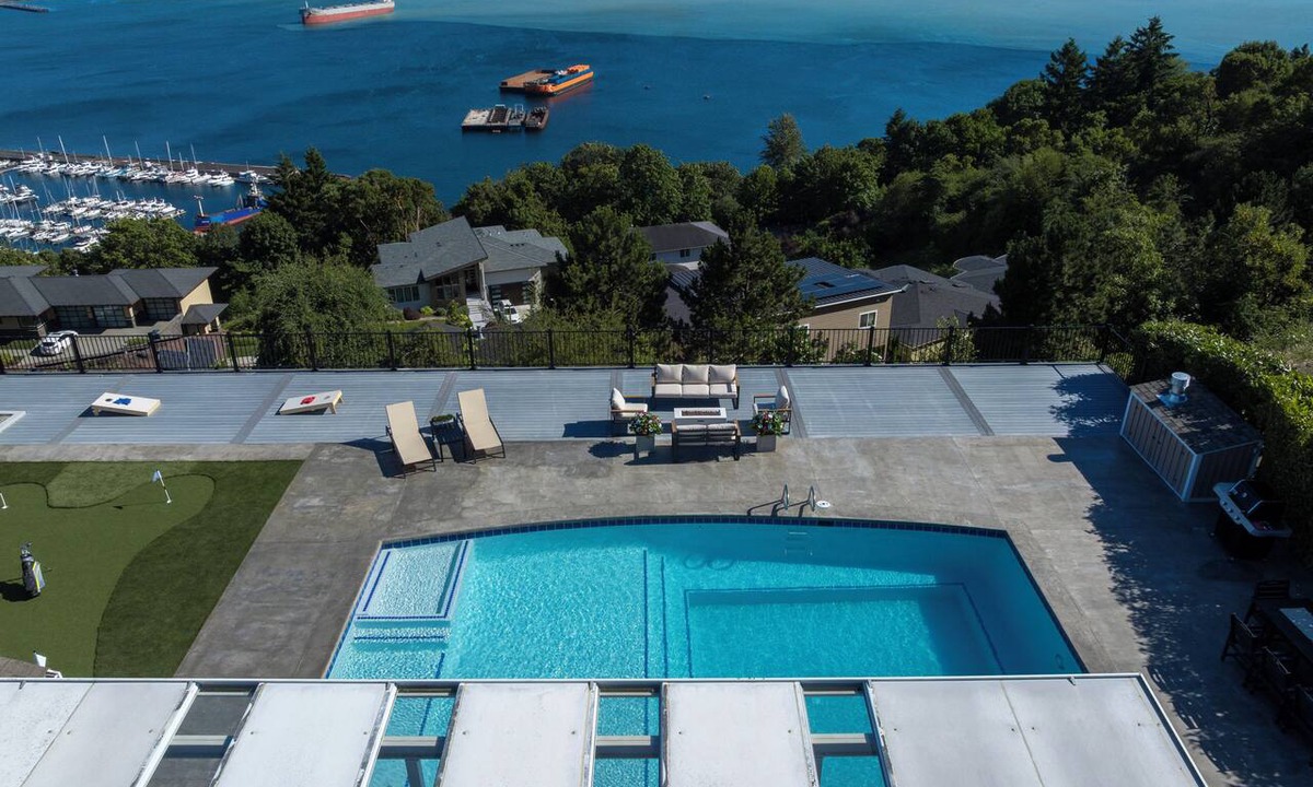 Northeast Tacoma House | Mount Rainer/Water/Skyline View-Central AC-Mini Outdoor Golf-Private Heated Pool