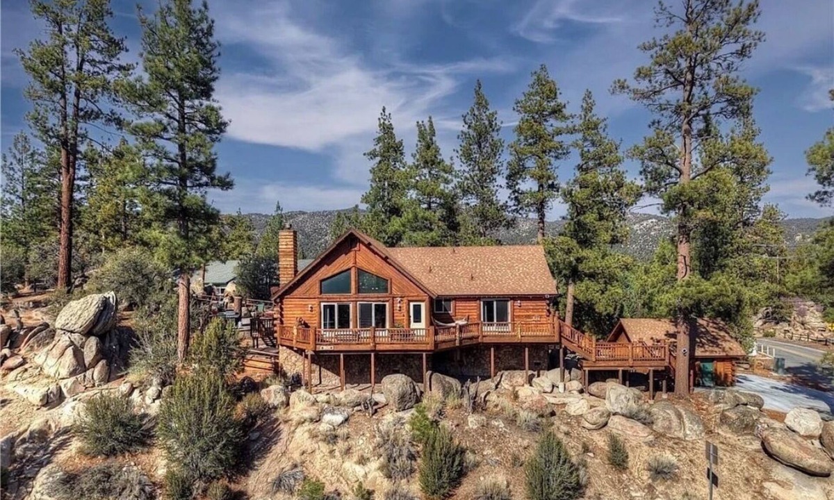 Eagle Mountain Estates House | Mountain and Ski Slope Views Eagle Mountain Estate Private Retreat