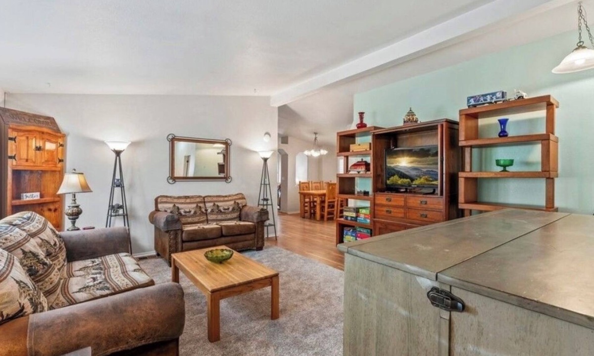Running Springs House | Mountain Getaway - Skypark - Hike - Ski - Bike - Relax