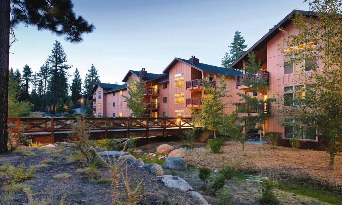 Round Hill Village Resort | Mountain & Lake Vacation with Spacious 2BR at South Shore