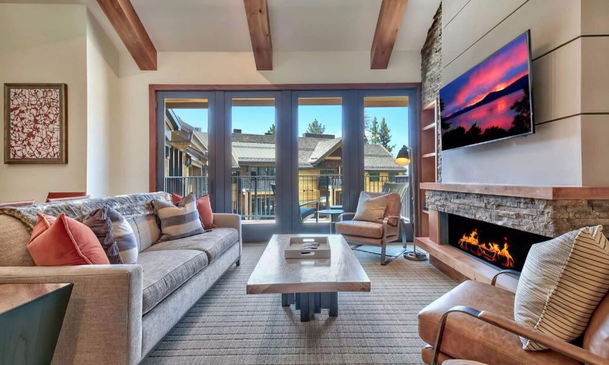 Lakeside Park Condo | Mountain View 3BR | Ski Valet & Shuttle Service