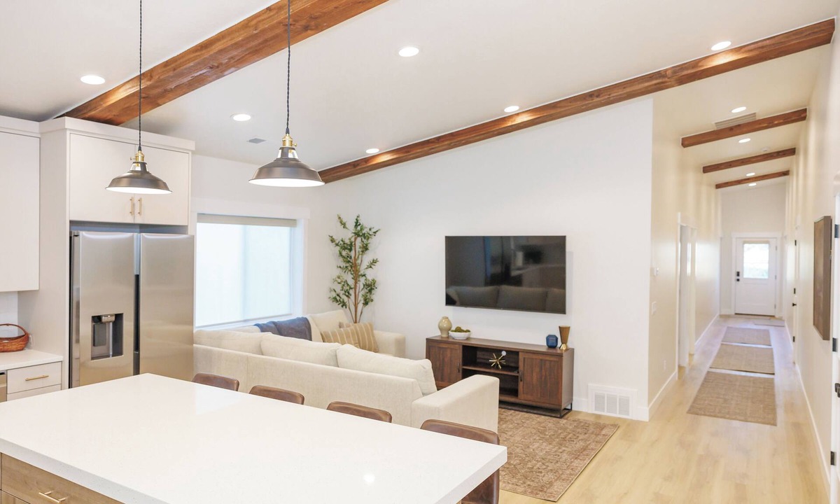 Farmington Apartment | Mountainview Retreat, Pickleball court, Shop, Ski in Farmington, UT