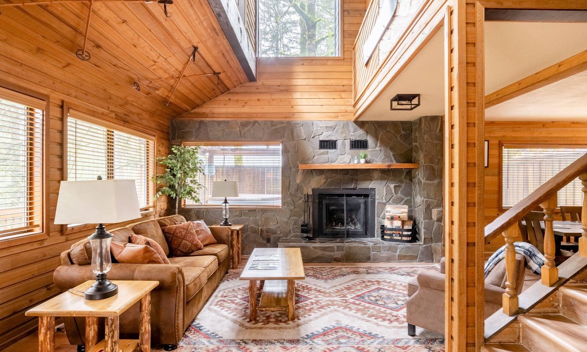 Zigzag Cabin | MT HOOD CABIN! Remodeled, 2500 sq ft, Sleeps 12!