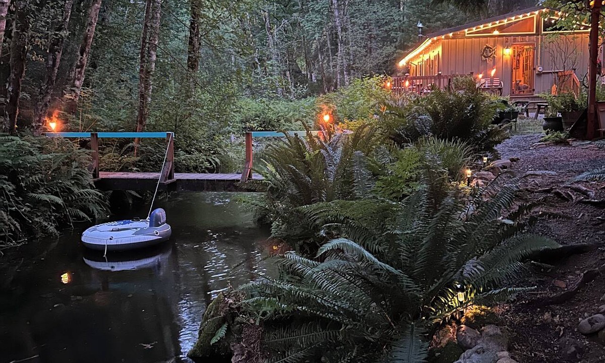 Ariel House | Mt. St. Helens Base Camp. 65 minutes from PDX. 5 minutes to lakes!