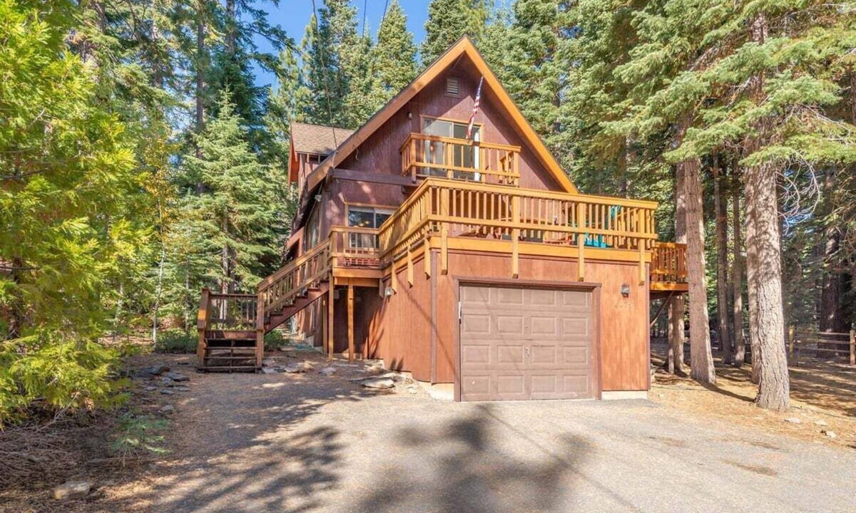 Ridgewood House | Muletail Lodge in Carnelian Bay Close to town, hiking, biking