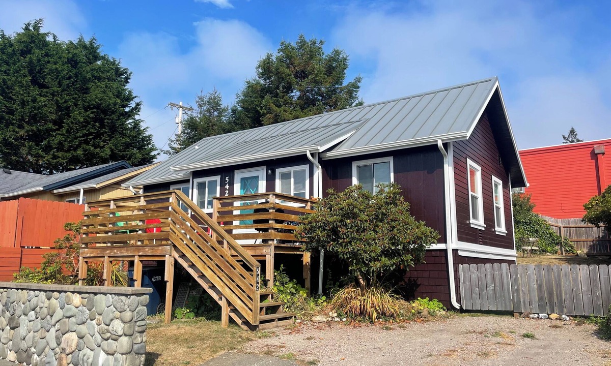 Brookings House | Nana's House in the heart of Brookings Oregon