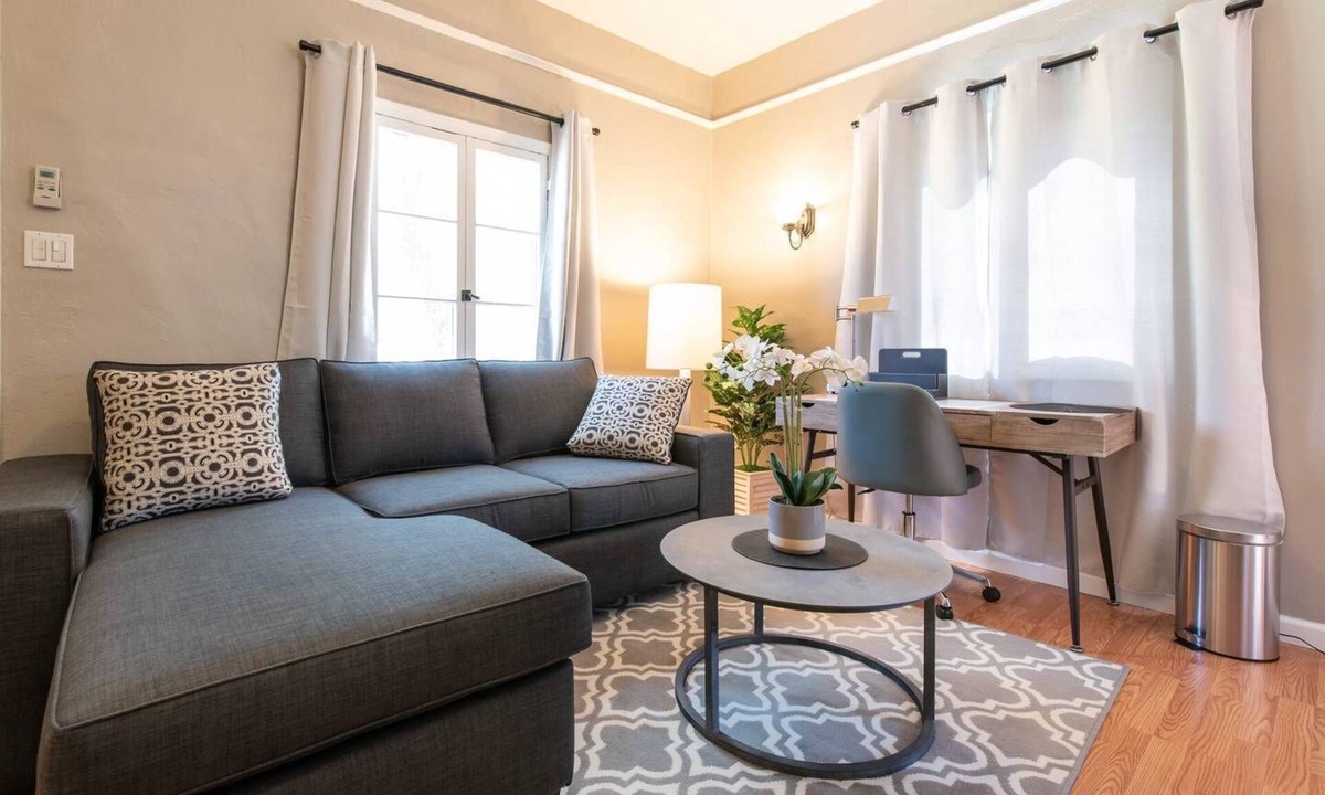 South Arroyo Apartment | Near Old Town - Private Workspace - Full Kitchen