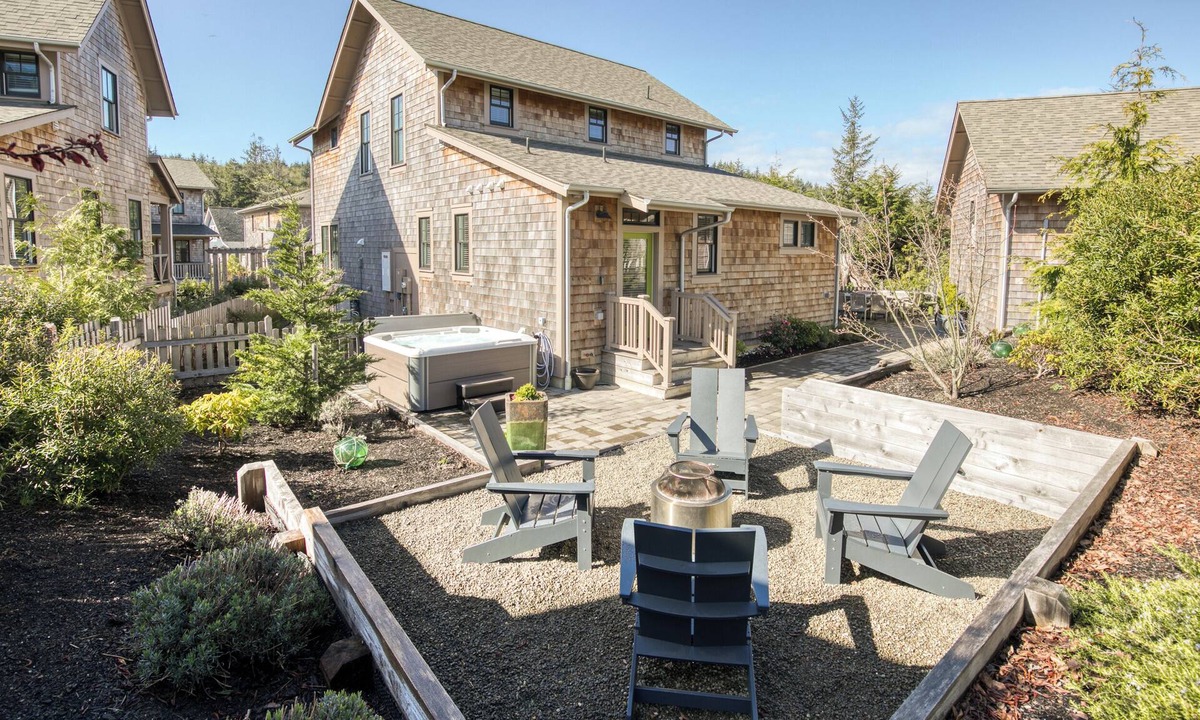 Seabrook House | NEW! 10 min. Walk to Town & Beach, PVT Hot Tub + Fenced Yard, Bikes, Fire-pit