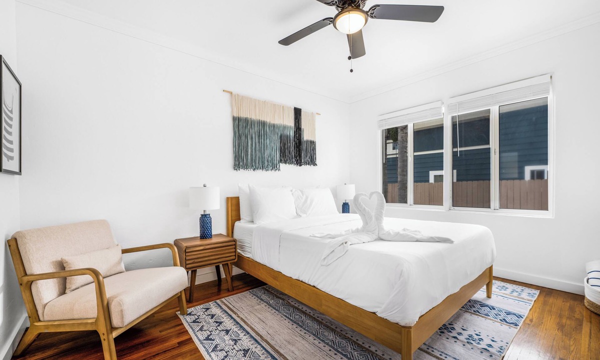 Ocean Beach Cottage | NEW 1br Ocean Beach Apartment w/Parking - Short Walk 2 Beach