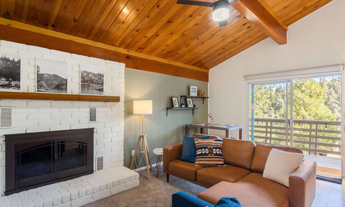 Arrowhead Villas House | New 2 Bedroom/1 Bath Cabin Among the Lake Arrowhead Pine Forest