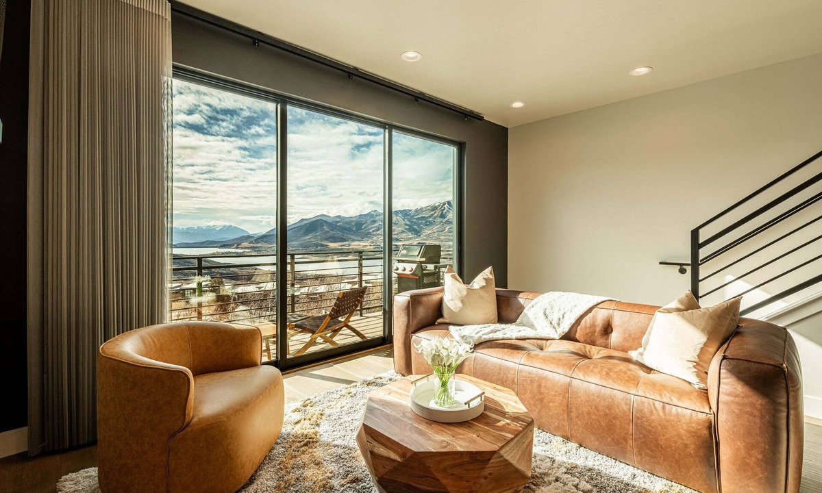 Hideout House | New 3BR/2.5B Klaim townhome – Hike, Ski & Relax in Style!
