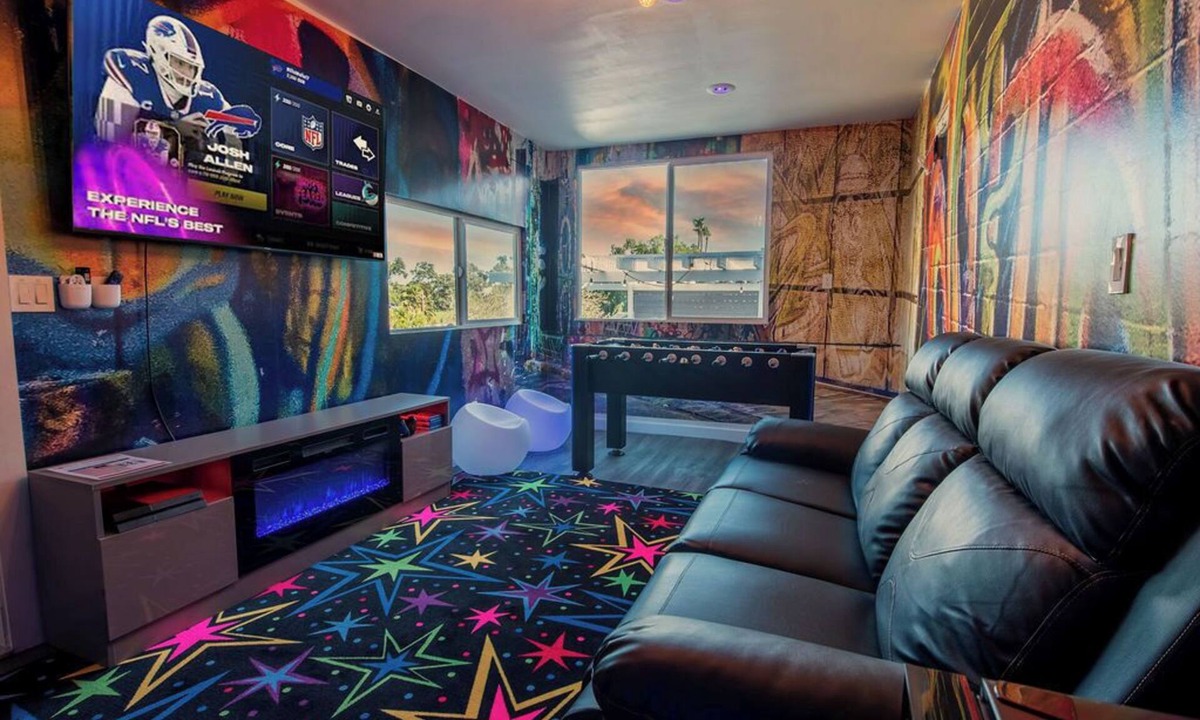 Golden Hill House | *NEW* Amazing Paradiso Urbano – POOL;SPA;GAMEROOM!