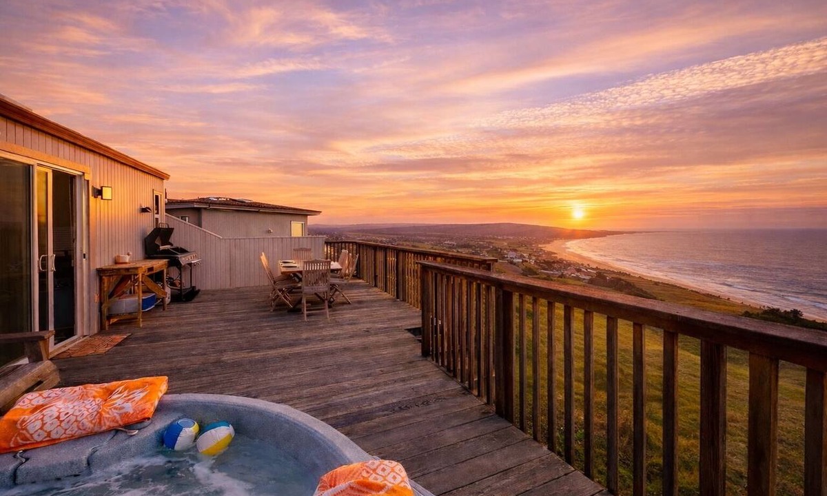 Dillon Beach House | NEW Dillon Beach Retreat! Ocean View, Hot Tub & Game Room! Bella Oceana