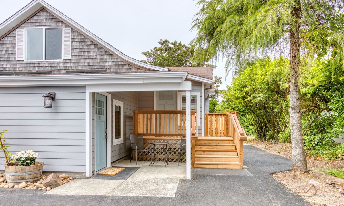 Seaside Apartment | New listing! Charming, Newly Remodeled Studio Near the Beach!