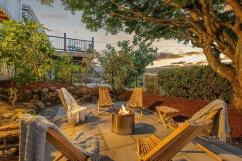 Genesee House | New Listing Fire Pit Water View Dogs OK