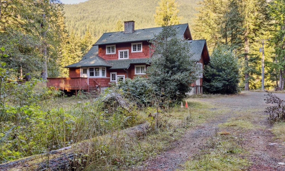 Ashford Cabin | NEW LISTING! Large Lodge at Rainier Lodge (0.4 m from entrance) by RedAwning