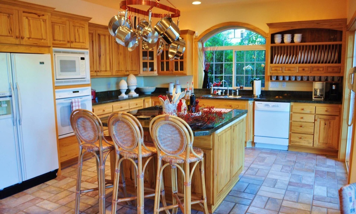Florence House | New Listing! Luxurious Lakefront Estate with private dock, fire pit, gas grill, and amazing views
