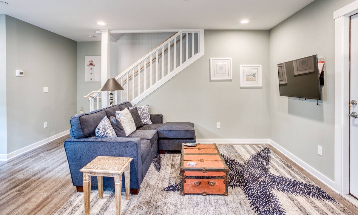 Seaside House | New listing! Newly remodeled inn suite w/ kitchenette & easy beach access!