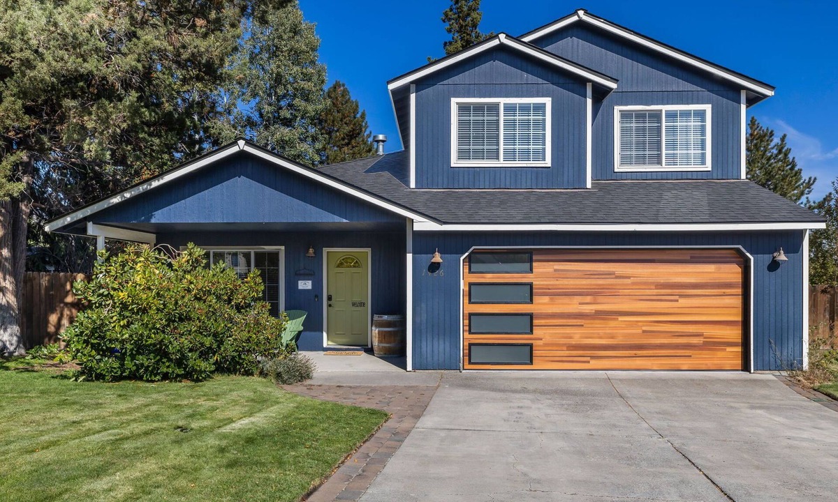 Orchard District House | New Listing! The Blue Rhodie| Ping Pong| Games| BBQ | Pet Friendly