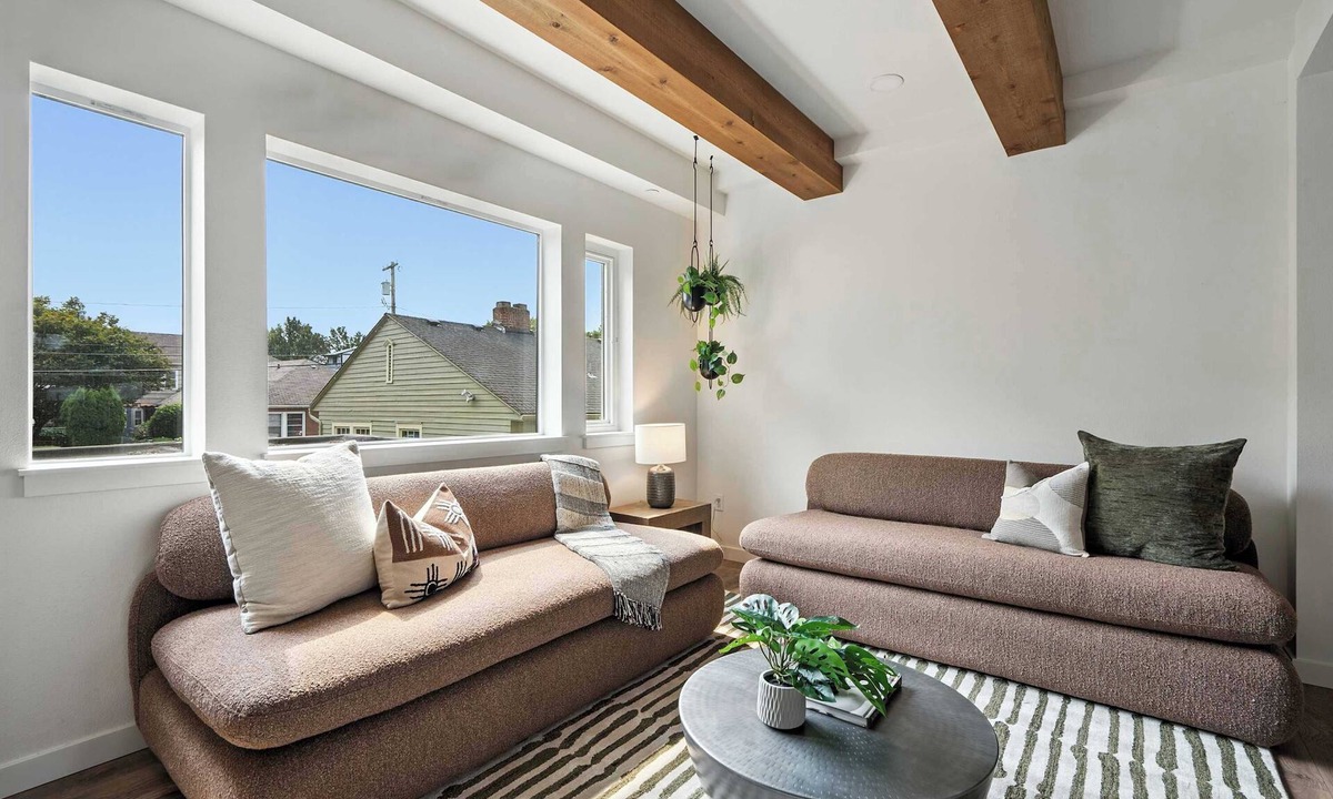 Kerns House | New Luxury 3BR Walk to Dining Best Location