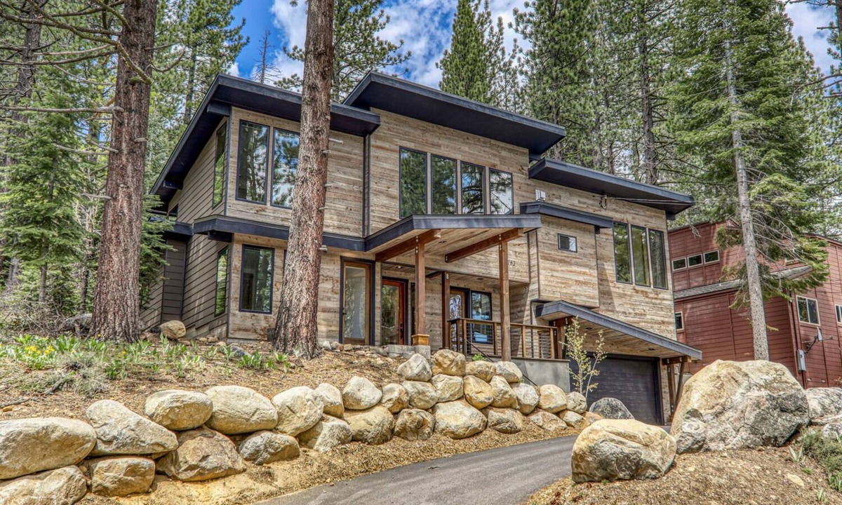 Olympic Valley Ski Chalet | New - Modern Luxury Chalet in Olympic Valley