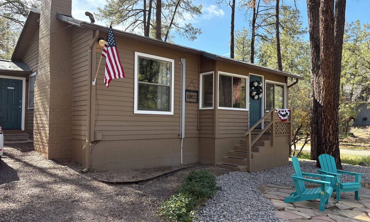 Prescott Cottage | New modern remodel Prescott 2 BR cottage in woods, 2 mi to DT, AC/heat, hot tub.