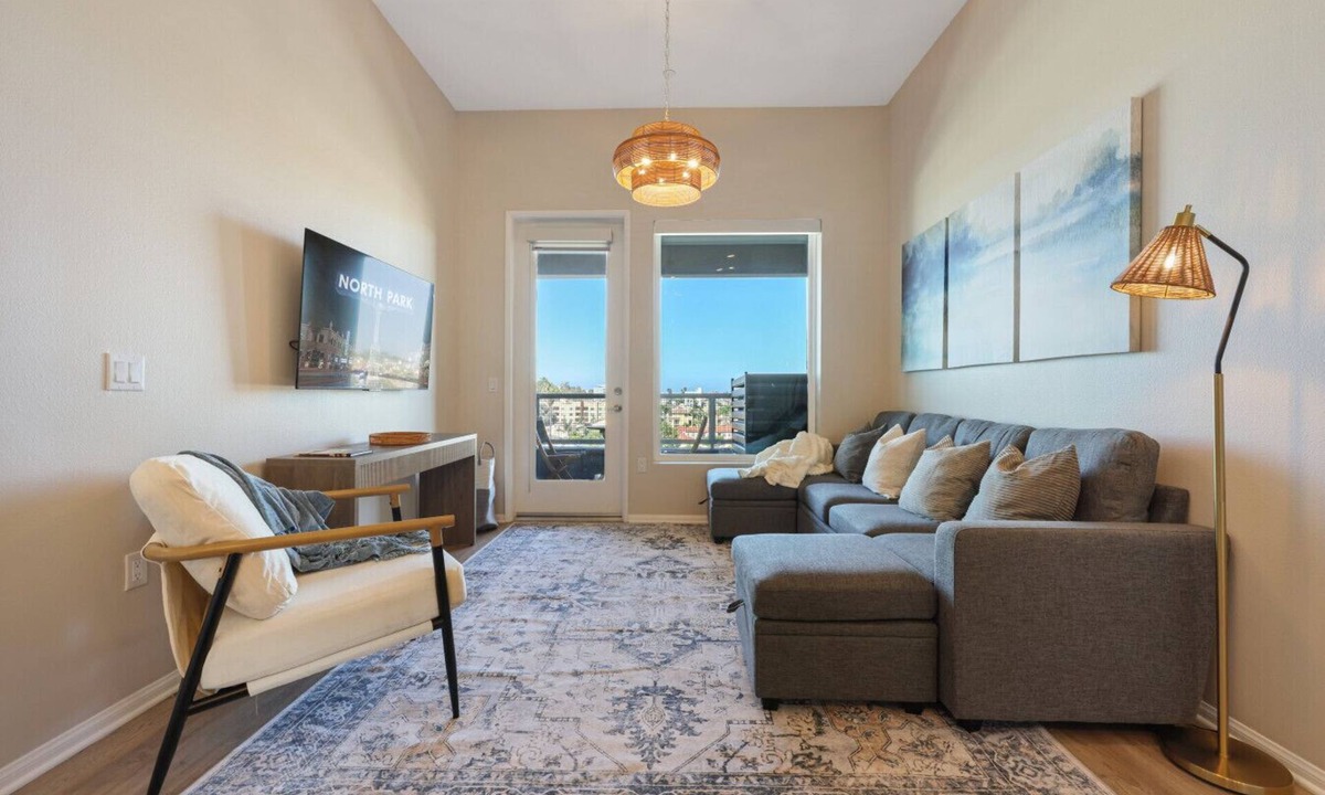 North Park Apartment | New N Park 2 Br Penthouse~King Beds~WorkSpaces~Views~Parking!