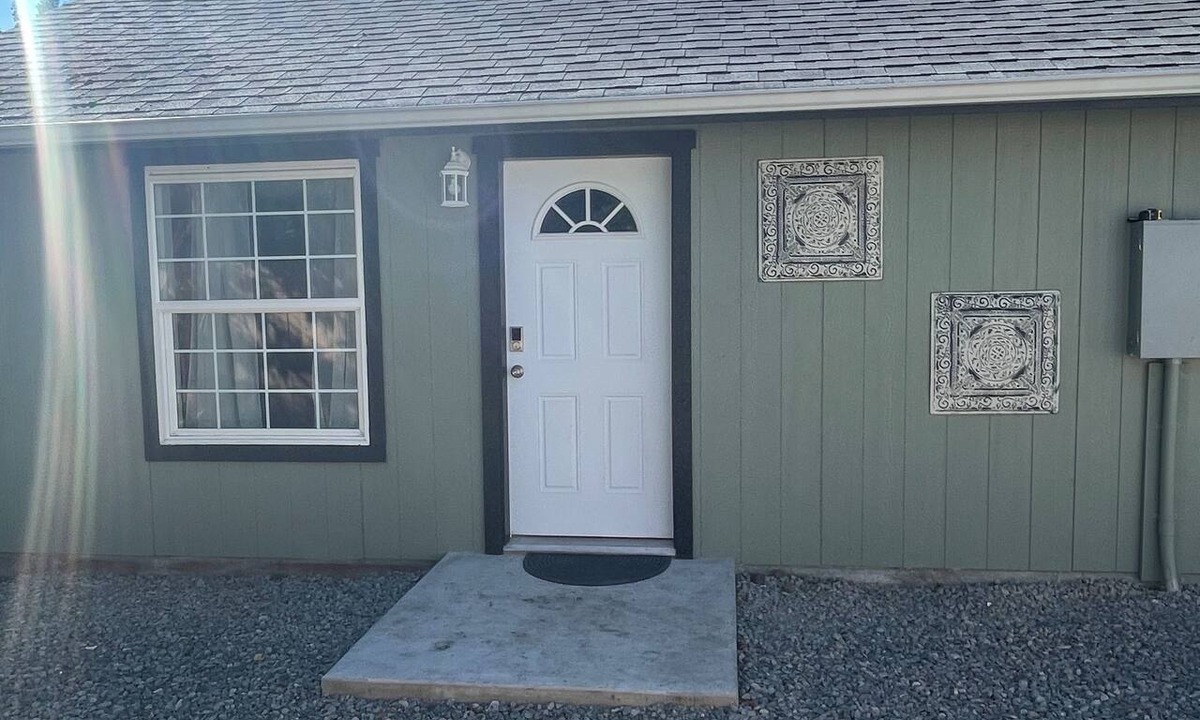 Yelm House | New private 2bd house in central Yelm