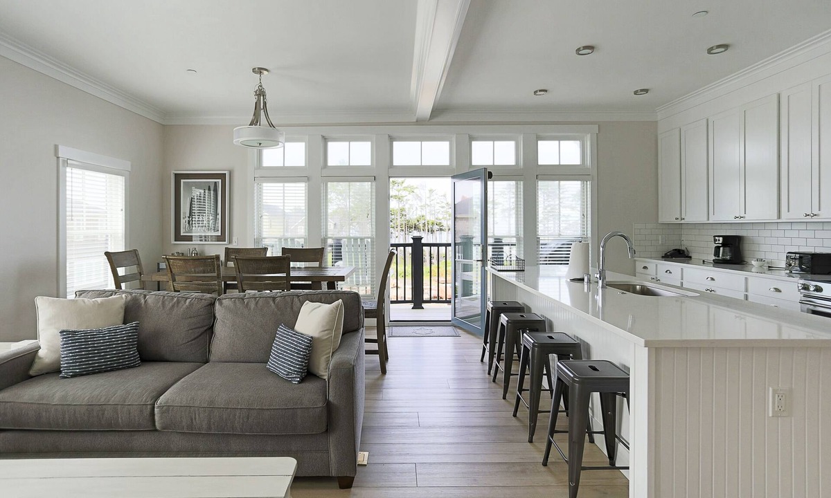 Seabrook House | *New* Seabrook's Urban Ocean: Downtown Location!
