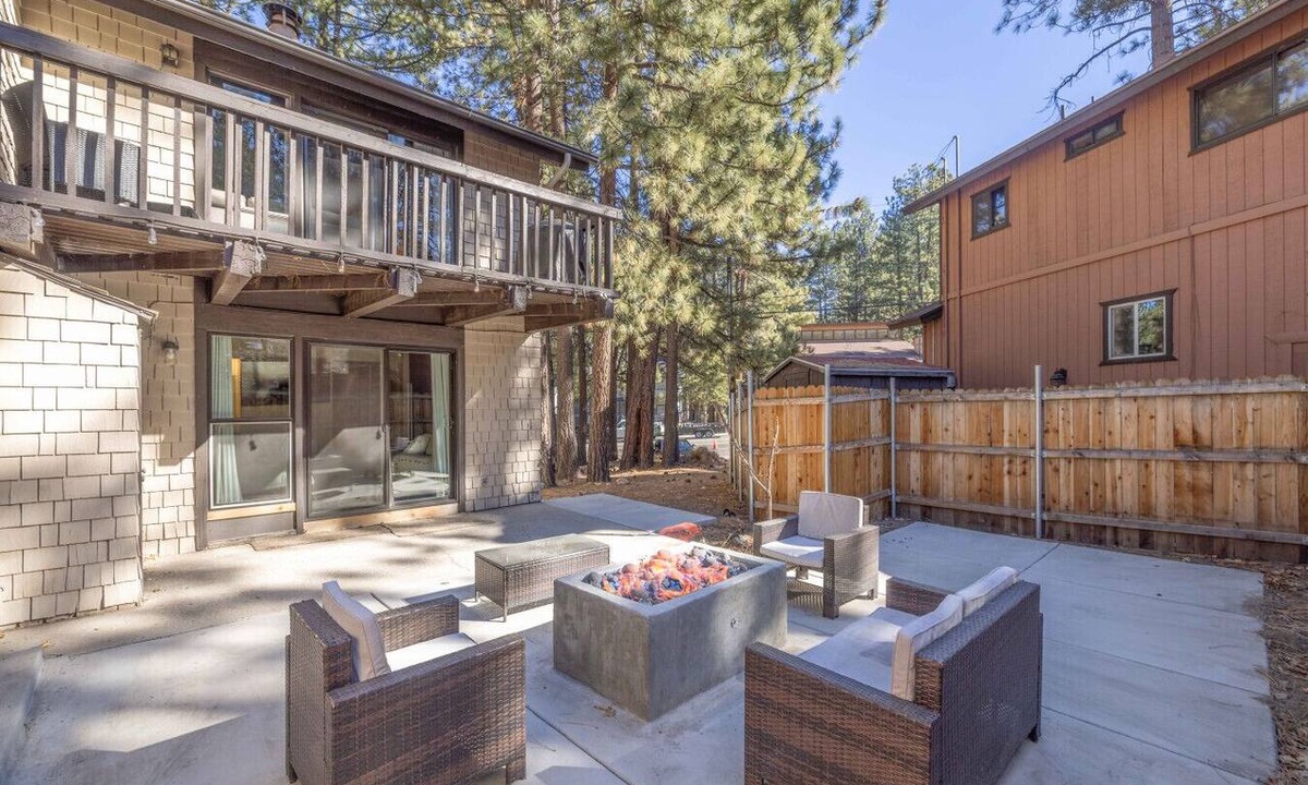 Summit Estates Apartment | New Summit Nest A | Steps to Slopes, Dogs Ok, Cozy
