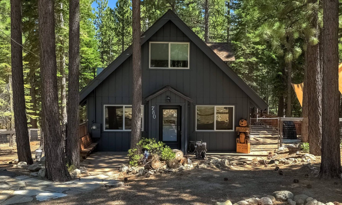 North Upper Truckee Cabin | *NEW* The Moose Haven