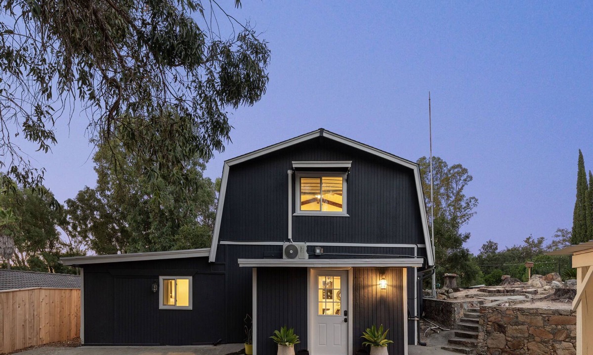 Rainbow CDP House | NEW Uber to Wineries/Weddings Pups + Putting + Bocce