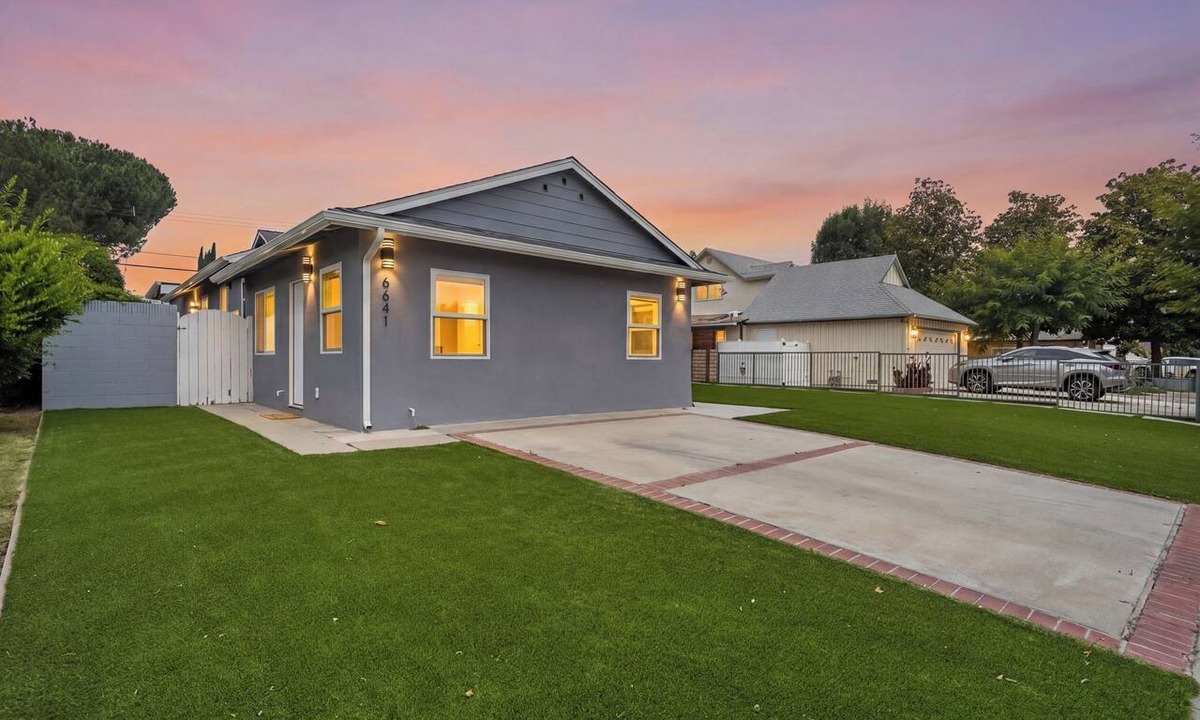 West Hills House | Newly Built Cozy Guest Suite