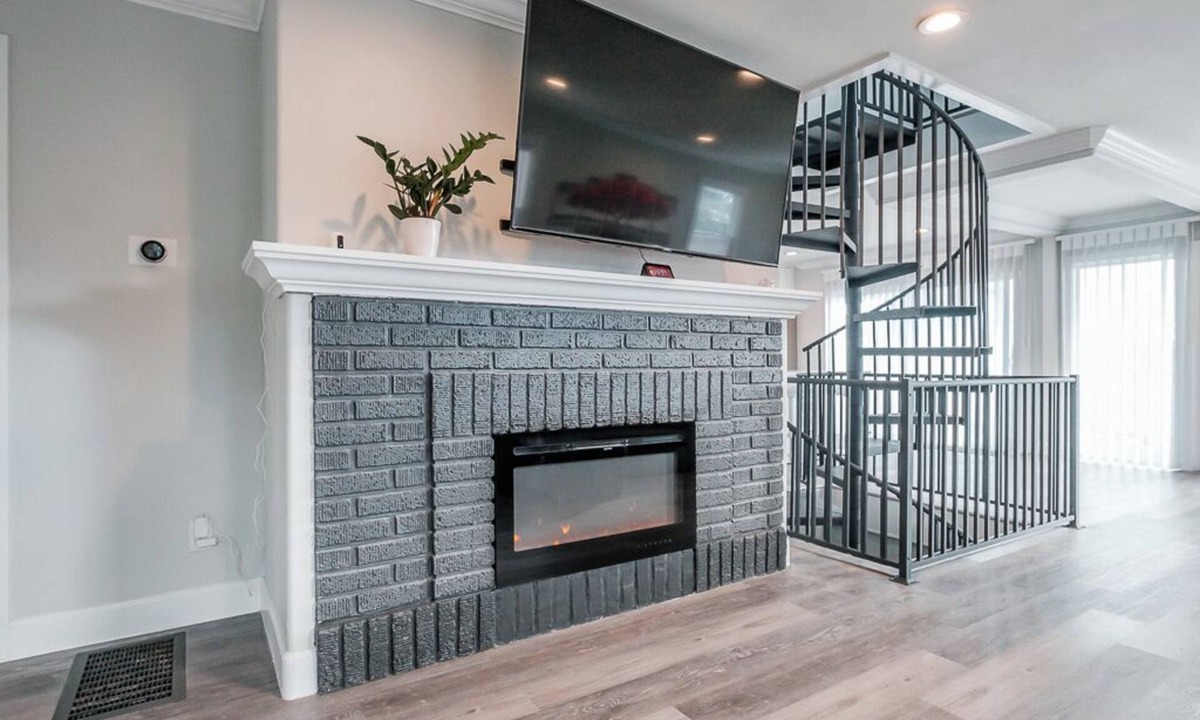Newport House | Newly remodel Historic Coast Guard house 4-bedroom in awesome Newport with WiFi