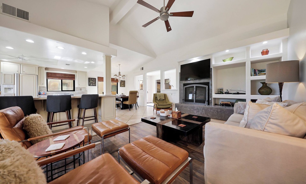 Palm Desert House | Newly Remodeled With Open Floorplan in Monterey Country Club