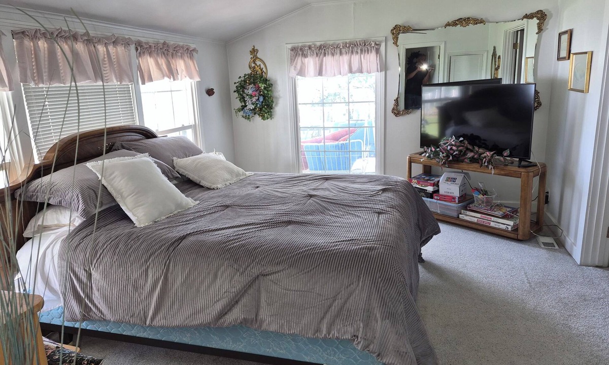 Grants Pass House | Nichols place, 4 bed ranch property. Grants Pass, Oregon RV hookup available
