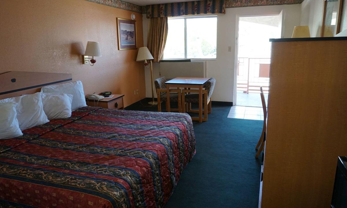 Globe Hotel | night Inn