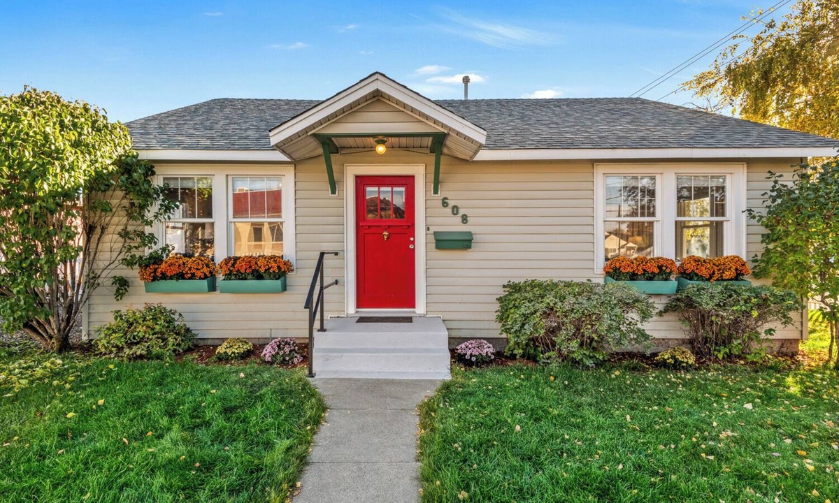 Prineville House | Noble - Charming 1930s 3-bedroom house with WiFi and AC in Prineville