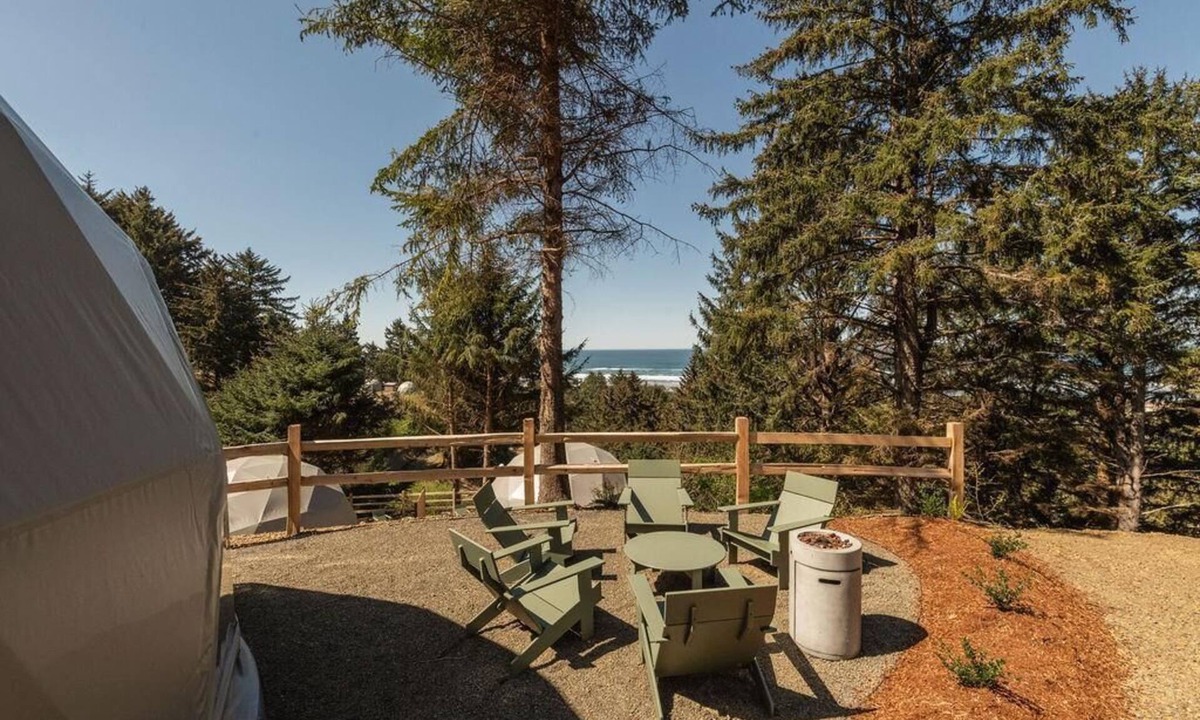 Tierra Del Mar Cabin | North Cape Dome, King Plus - w/SHARED Luxury Bathhouse Access