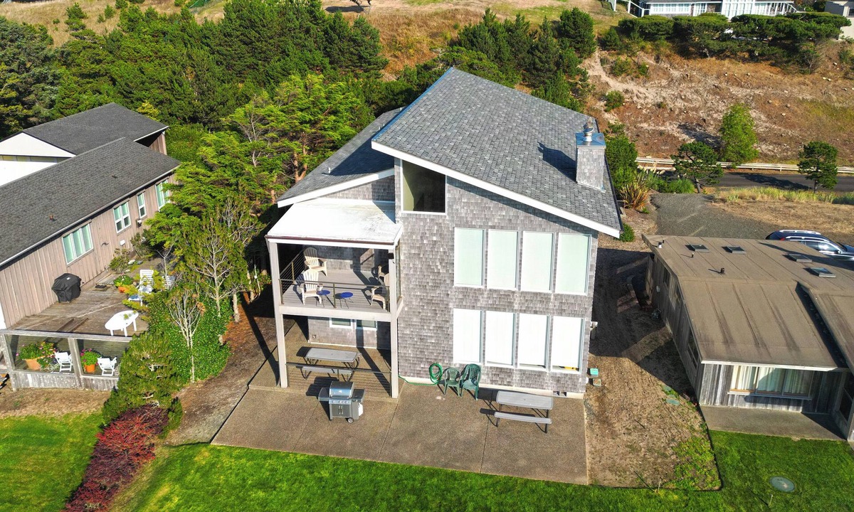 Gearhart House | OCEAN FRONT: MODERN MARVEL: Seaside Vacation Homes, Inc Managed Property