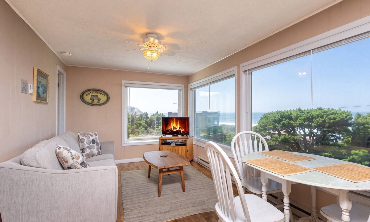 Lincoln City Condo | Ocean Haven in Taft * Pup Perfect Beach Condo