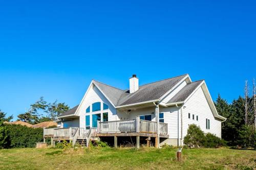 Newport House | Ocean view home withhuge deck & yard hot tub firepit & game room - dogs OK