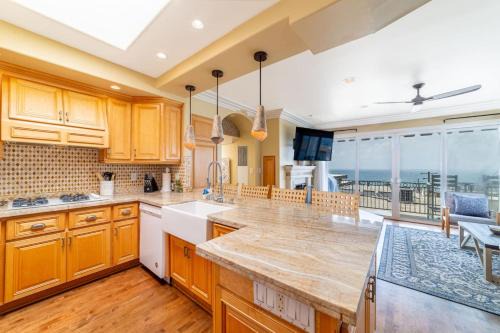 The Strand Apartment | Ocean View Penthouse 2 Bdrm 2 Bath w garage 2 Blocks to sand