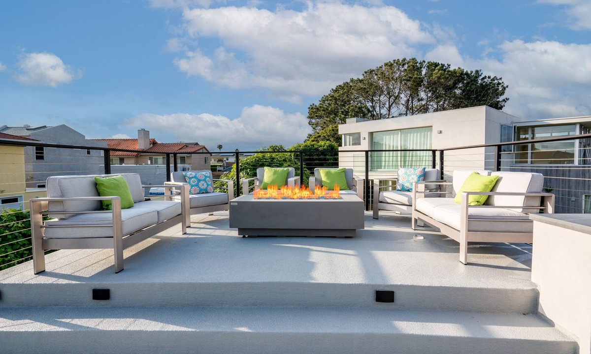 Cardiff-by-the-Sea House | Ocean View Rooftop Deck + Walk to Beach