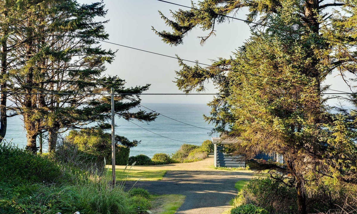 Coos Bay House | Ocean View Retreat on 2 acres
