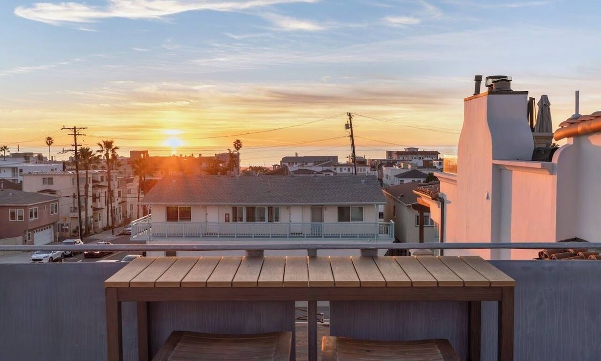 Hermosa Beach House | Ocean View Rooftop Retreat Hermosa