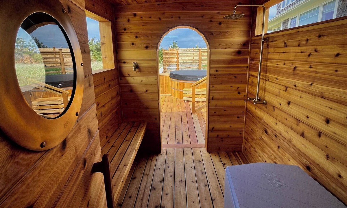 Long Beach House | Ocean-View Spa Home/Sauna · Cold Plunge · Hot Tub/Sleeps 10