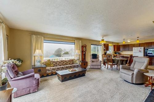 Roads End House | Ocean View Terrace