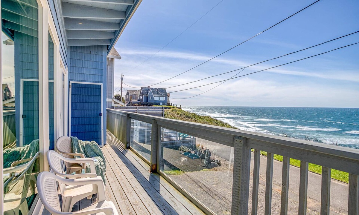 Nelscott House | Oceanfront Home with Wood Fireplace: Walk to Olivia Beach Access & Park